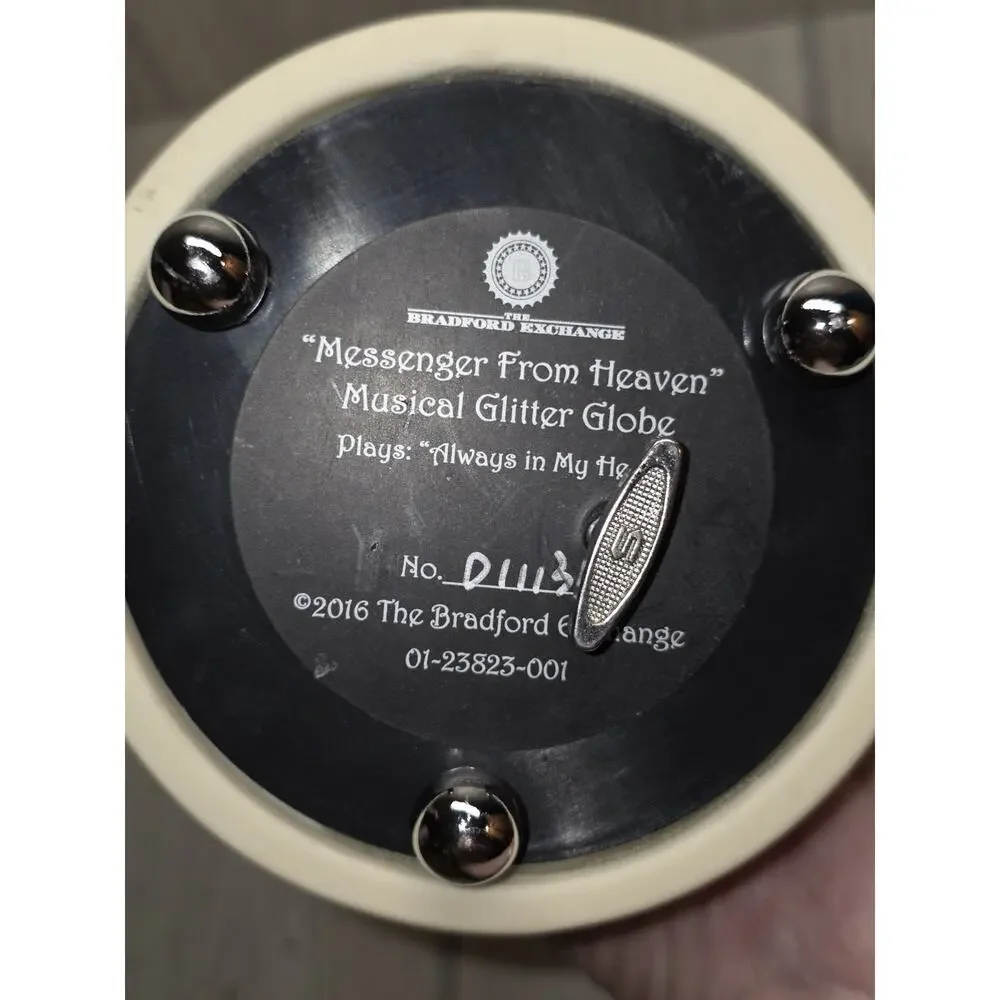 The Bradford Exchange Messenger from Heaven Memorial Cardinal Glitter Globe